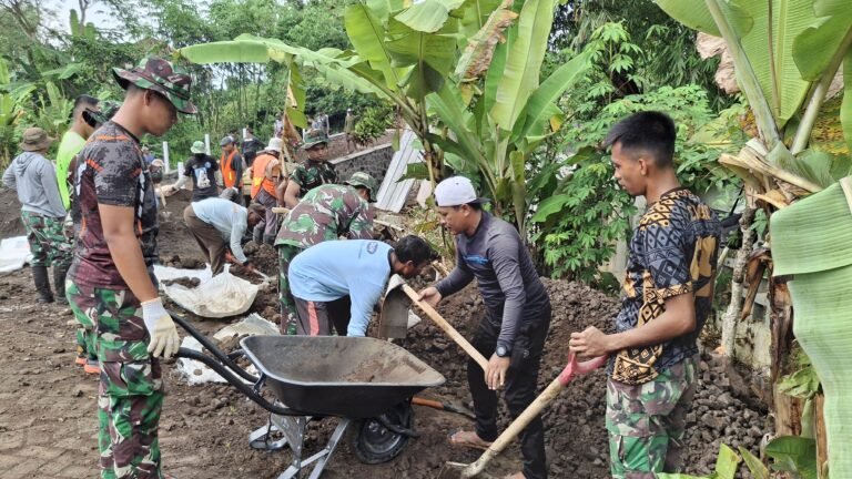 Satgas TMMD Kodim 0825/Banyuwangi Hadirkan Solusi Sederhana di Medan Sulit: Angkong Jadi Kunci Pembangunan