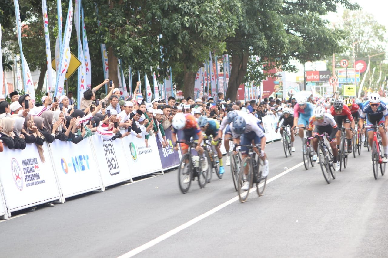 Kasdim 0825/Banyuwangi Saksikan Finis Etape 2 TDBI 2025