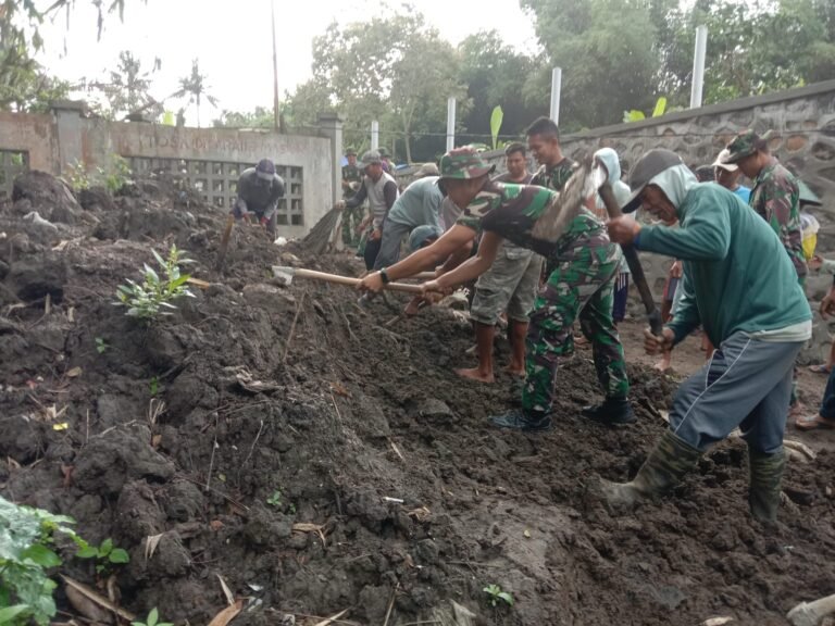 Satgas TMMD 125 Kodim 0825/Banyuwangi Laksanakan Penimbunan dan Pembuatan Selokan di Siliragun