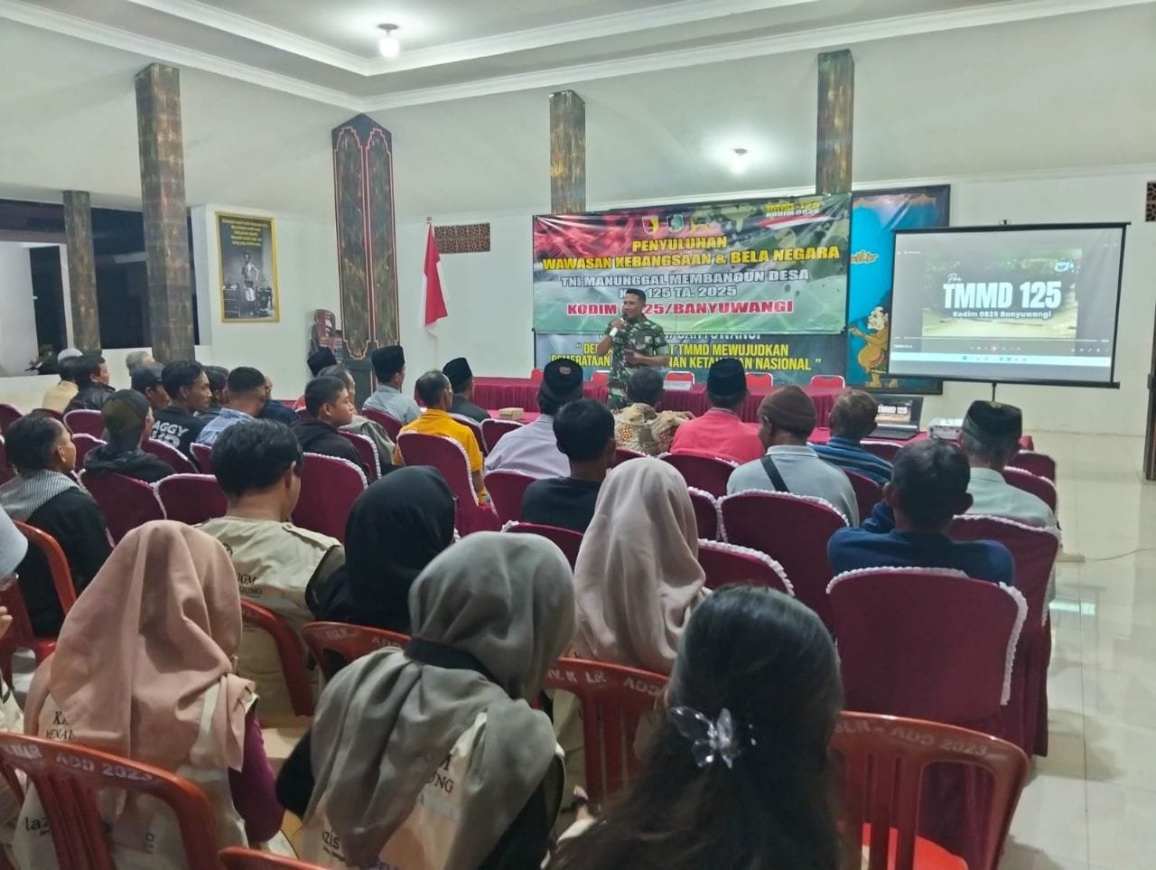 Satgas TMMD 125 Kodim 0825/Banyuwangi Laksanakan Kegiatan Wawasan Kebangsaan di Desa Kesilir