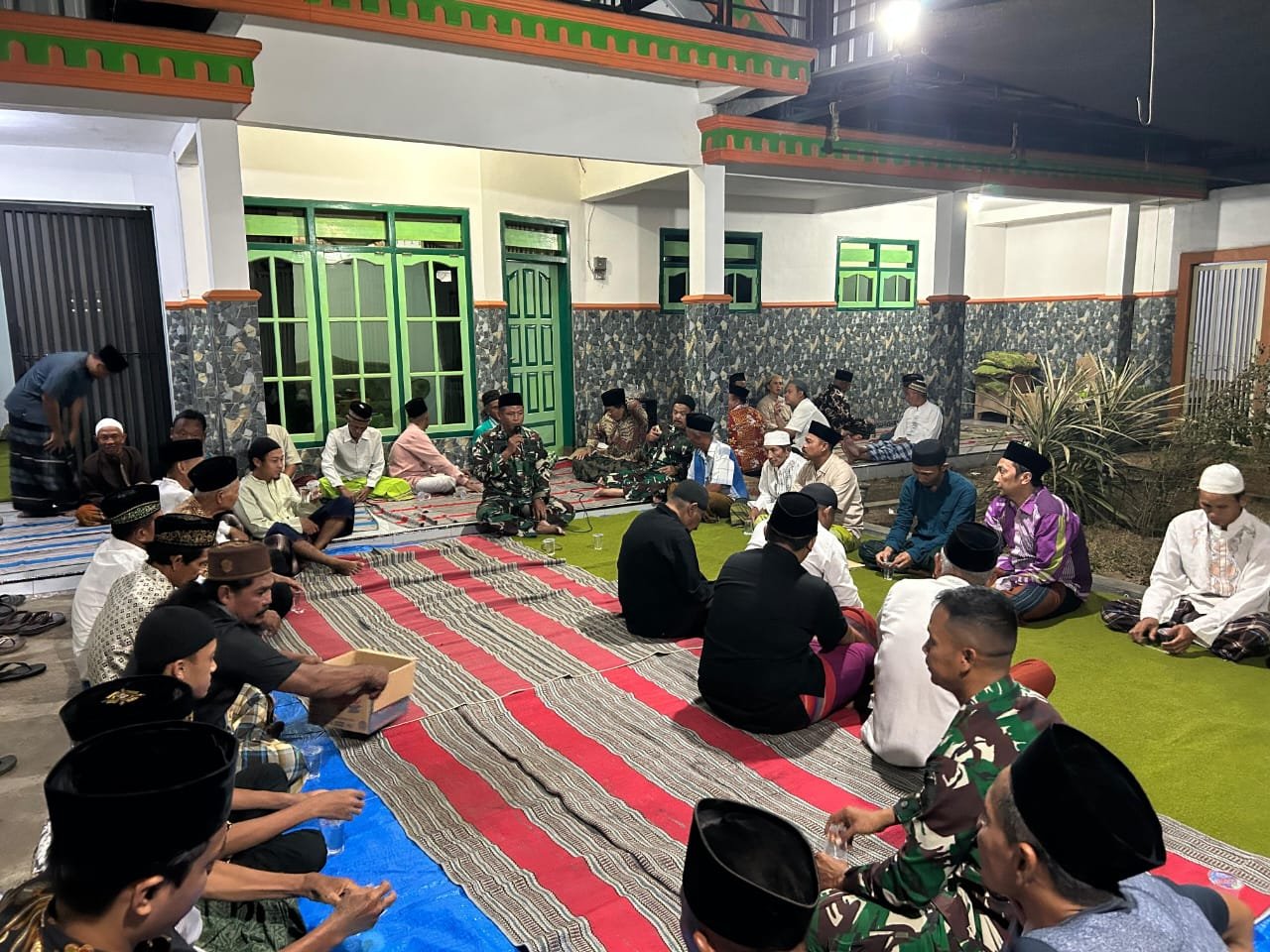 Sinergi TNI dan Warga: Satgas TMMD Banyuwangi Ikut Doa Bersama Haul H. Mufid Siliragung