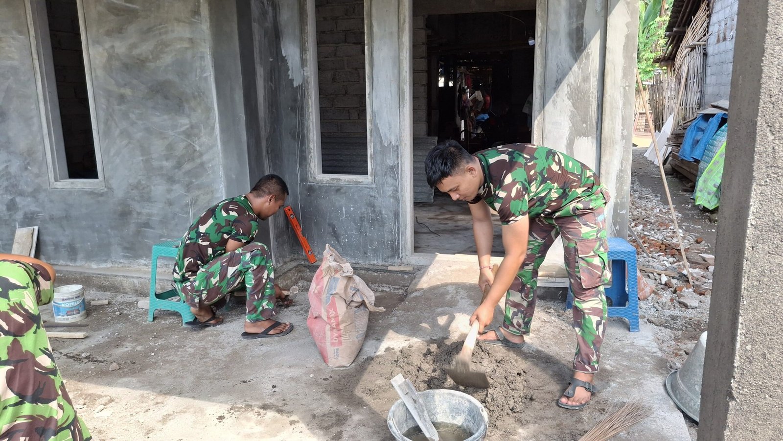Satgas TMMD 125 Kodim 0825/Banyuwangi Bangun Rumah Ibu Sulami di Siliragung