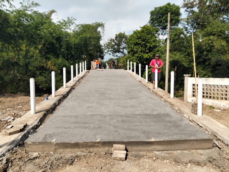 Satgas TMMD 125 Kodim 0825/Banyuwangi Laksanakan Pembangunan Jembatan di Siliragung