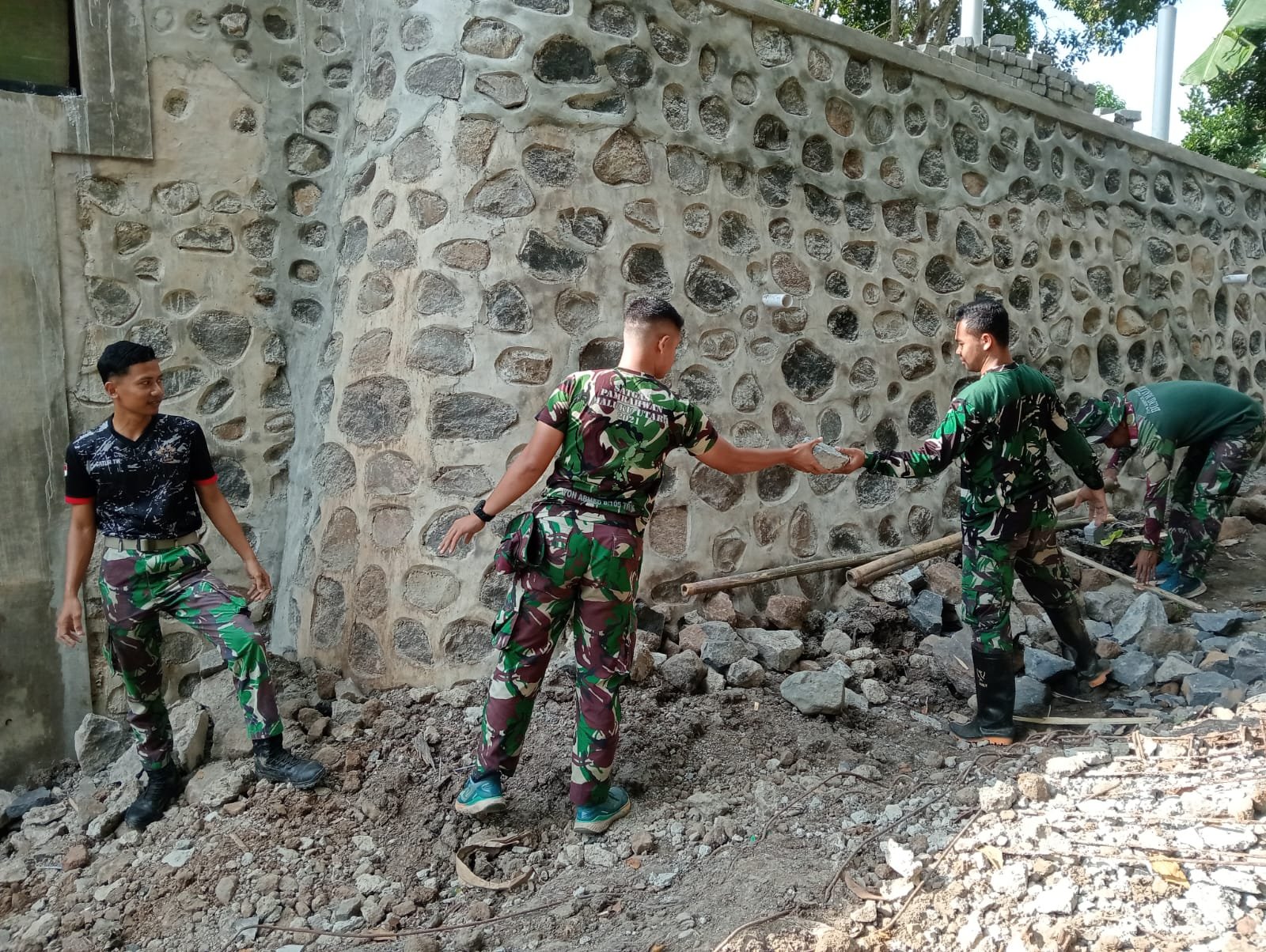 Jembatan Impian Warga Hampir Rampung, Satgas TMMD Kerja Tanpa Lelah