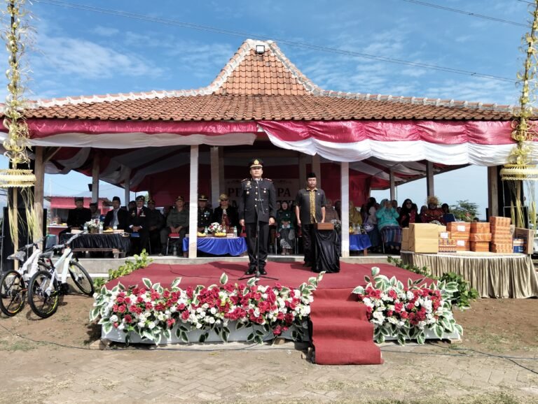 Upacara Pengibaran Bendera HUT Kemerdekaan RI Ke-80 di Kecamatan Wongsorejo Berjalan Khidmat dan Teratur
