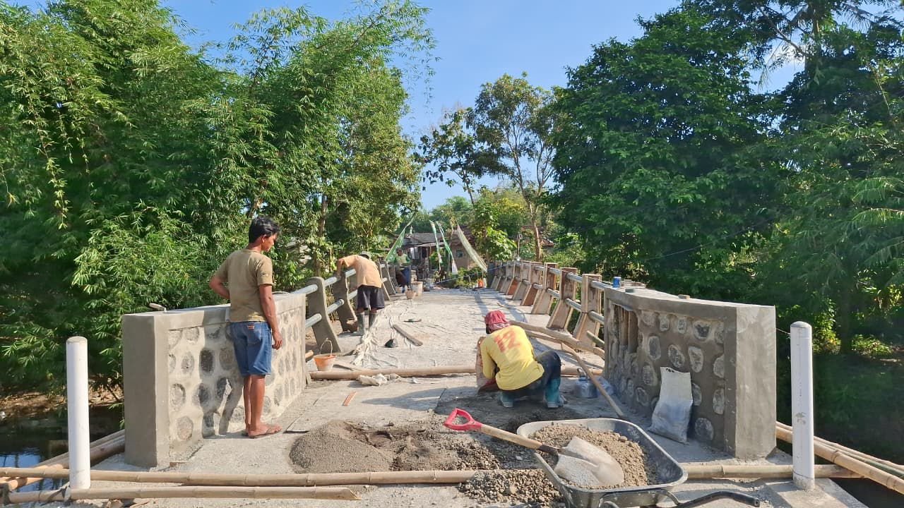 Progres Pembangunan Jembatan TMMD Terus Dikebut Demi Konektivitas Warga