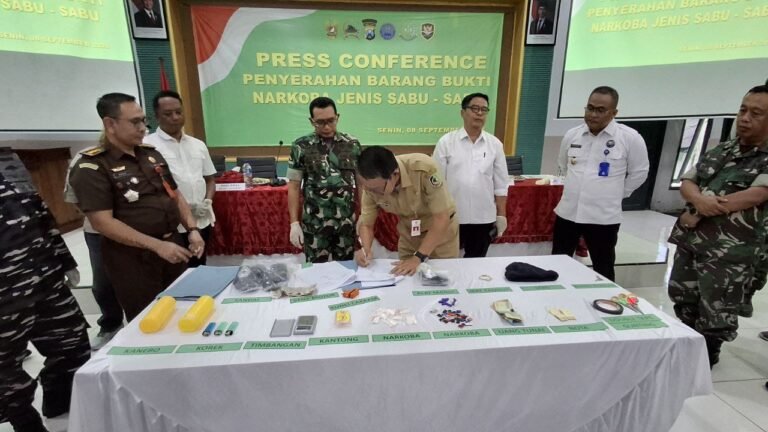 Kodim 0825/Banyuwangi Laksanakan Press Conference Penyerahan Barang Bukti Narkoba Jenis Sabu-Sabu 