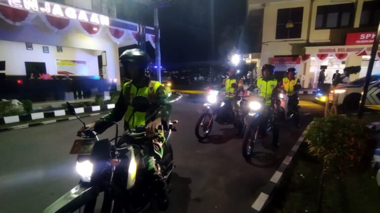 Patroli Sinergitas TNI-Polri Jaga Harkamtibmas di Banyuwangi, Pastikan Situasi Aman dan Kondusif