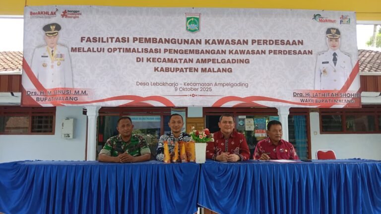 Upaya memajukan kawasan pedesaan kembali digencarkan pada TMMD 126 Lebakharjo, Kodim 0818/Malang-Batu bekerjasama dengan pemerintah melalui program fasilitasi pembangunan dan optimalisasi pengembangan kawasan pedesaan di Desa Lebakharjo, Kecamatan Ampelgading, Kabupaten Malang, Jawa Timur, Sabtu (11/10/2025).