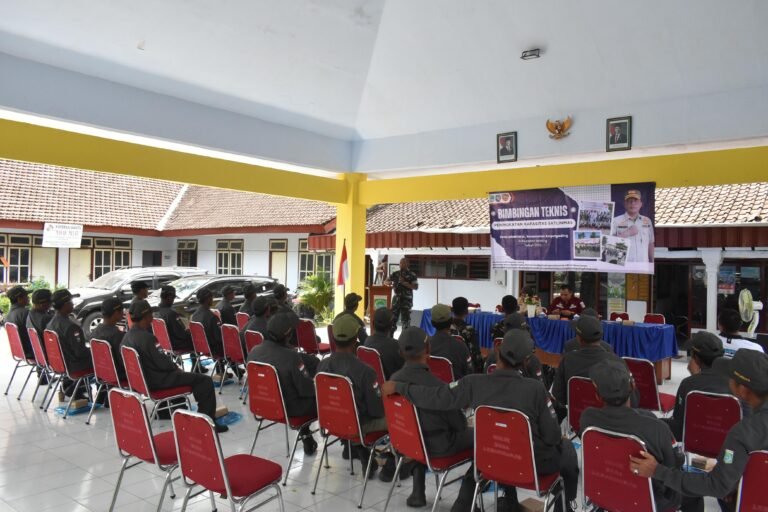 Kegiatan Bimbingan Teknis Peningkatan Kapasitas Satlinmas dalam rangka TMMD ke-126 Kodim 0818/Malang-Batu berjalan sukses dengan peran aktif Danramil 0818/17 Ampelgading Kapten Arh Zainuri bertempat di Balai Desa Lebakharjo Kecamatan Ampelgading Kabupaten Malang