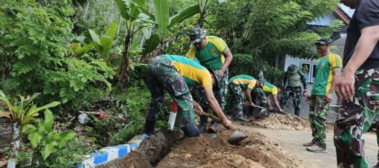 Pengerjaan jalur pipanisasi oleh Satgas TNI Manunggal Membangun Desa (TMMD) ke-126 Kodim 0818/Malang-Batu terus menunjukkan kemajuan signifikan. Memasuki hari ketiga pasca pembukaan TMMD, anggota Satgas dari satuan Yon Armed dengan semangat tinggi melanjutkan pekerjaan fisik di lapangan, tepatnya di Desa Lebakharjo, Kecamatan Ampelgading, Kabupaten Malang