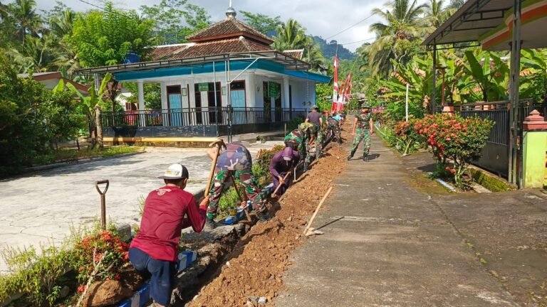 Kegiatan TNI Manunggal Membangun Desa (TMMD) ke-126 Kodim 0818/Malang-Batu terus menunjukkan progres signifikan di lapangan. Salah satu sasaran fisik yang tengah digarap adalah penggalian jalur pipanisasi untuk memenuhi kebutuhan air bersih warga di wilayah Desa Lebakharjo, Kecamatan Ampelgading, Kabupaten Malang