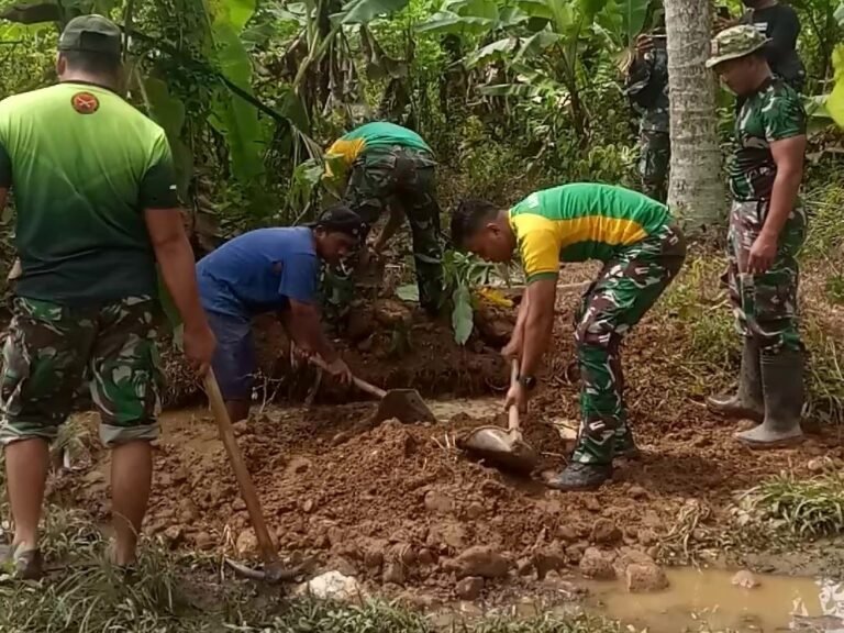 atgas TNI Manunggal Membangun Desa (TMMD) ke-126 Tahun 2025 terus mempercepat penyelesaian sejumlah sasaran fisik. Salah satu kegiatan yang kini dikebut adalah pemasangan sisa pipa air bersih di Dusun Sukomaju B, Desa Lebakharjo, Kabupaten Malang