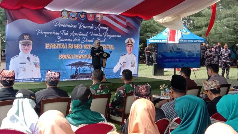 Bupati Banyuwangi Resmikan Rumah Apung & Hibahkan Wahana Wisata Baru di Pantai Bimo