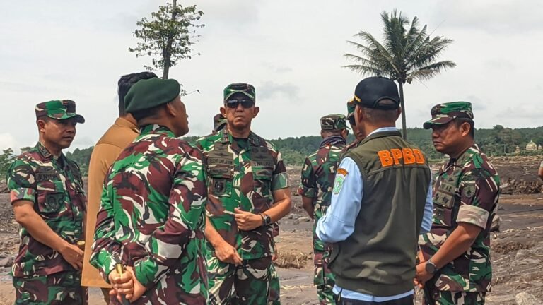 Pangdam V/Brawijaya Tekankan Kesiapsiagaan Prajurit Saat Tinjau Posko Tanggap Darurat Semeru