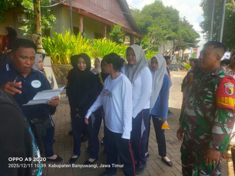 Ribuan Siswa di Wongsorejo Sarapan Nasi Goreng Bergizi, Ada Misi Besar di Balik Kegiatan Ini?