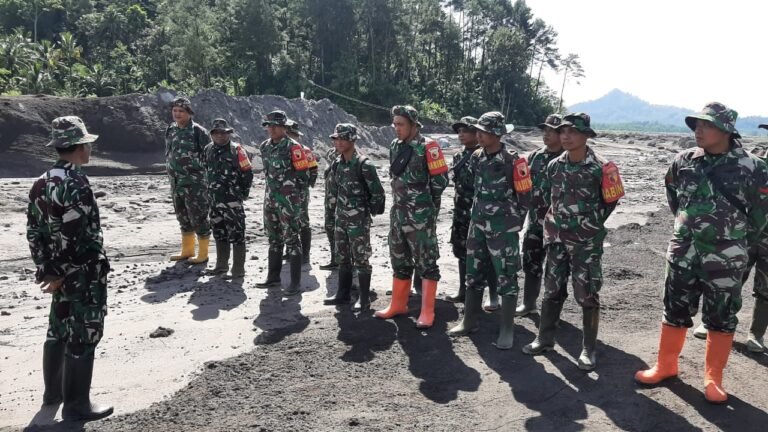 Bati Tuud Koramil 0821-09 Candipuro Pimpin Apel Siaga Bencana di Lokasi Terdampak Dusun Sumberlansep
