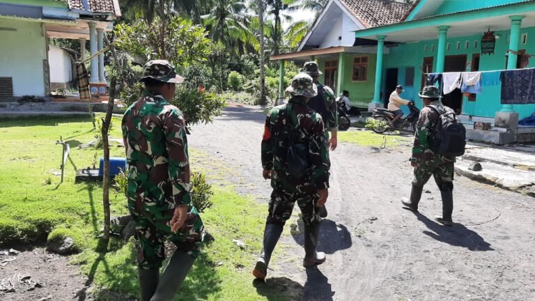 Bangun Ketahanan Psikologis, TNI Kodim 0821 Sambangi Warga Sumberlangsep Yang tidak Terdampak