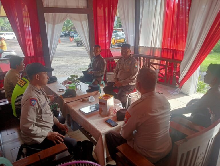 Pagi Tenang di Wongsorejo, TNI-Polri Siaga Amankan Arus Nataru 2025