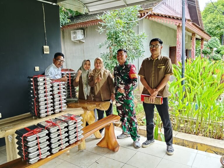Ribuan Pelajar di Wongsorejo Terima MBG, Dapur SPPG Alasrejo Sejak Pagi Sudah Mengepul