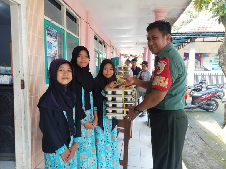 1.462 Siswa dan Guru di Wongsorejo Terima MBG, Distribusi Dimulai Sejak Pagi Buta