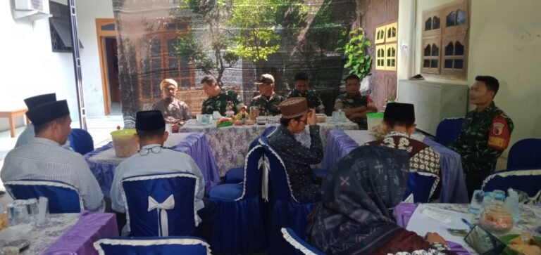 Sentuhan TNI di Pesantren Bengkak, Komsos Koramil Wongsorejo Perkuat Sinergi dengan Tokoh Agama