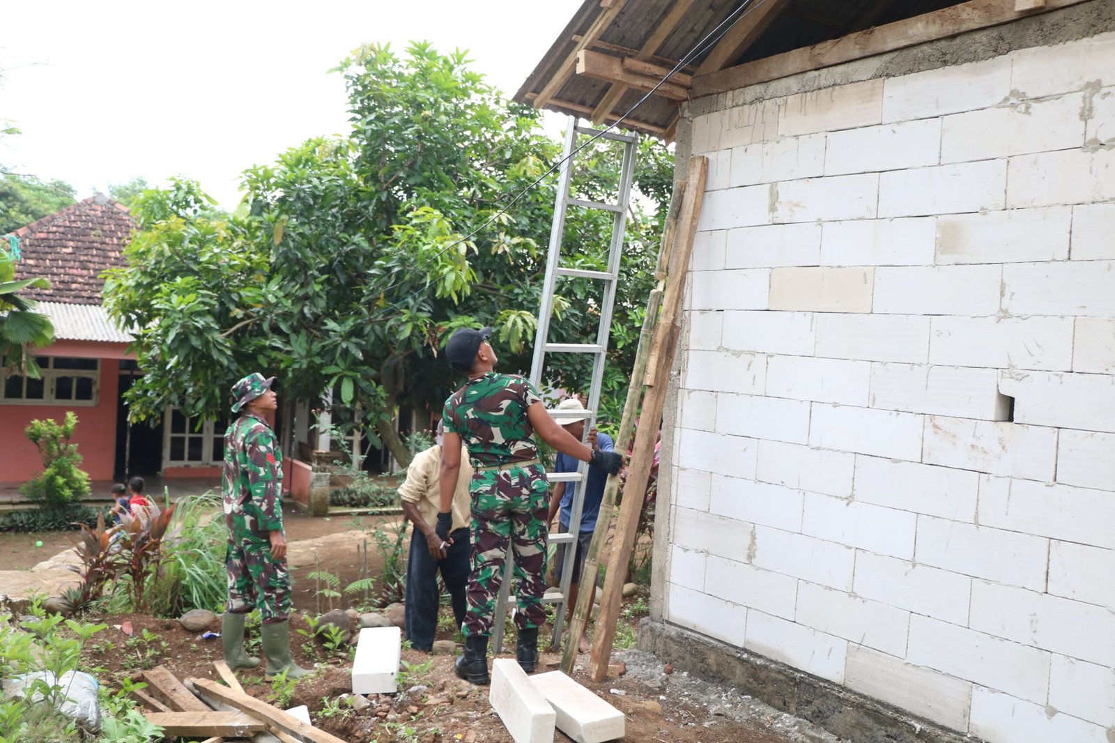 TMMD ke-128 Tahun 2026, Kodim 0820/Probolinggo Bangun RTLH Milik Ibu Sariah Probolinggo.
