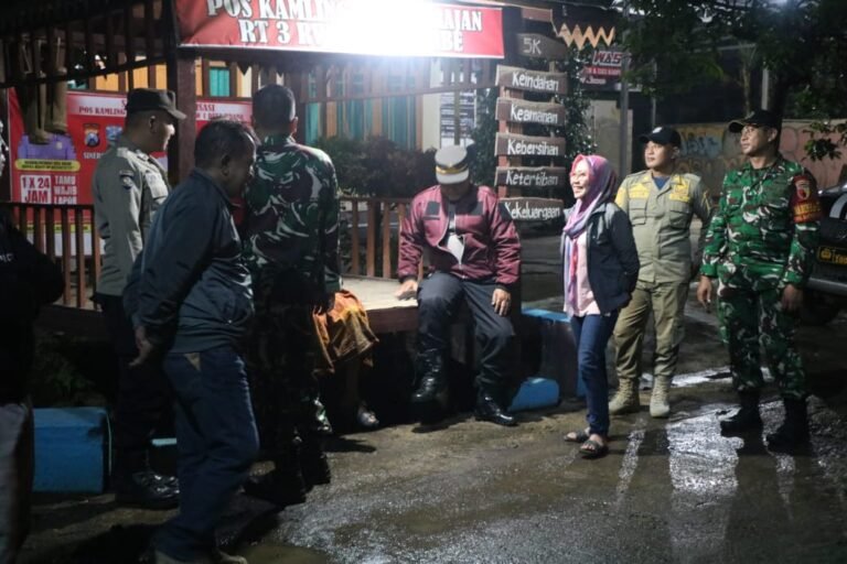 Babinsa Brabe Ajak 5 Unsur Instansi Patroli Kampung Jaga Keamanan TMMD Ke-128