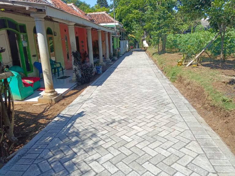 Pavingisasi Program TMMD Ke-128 Bikin Masyarakat Ceria, Lingkungan Jadi Rapi