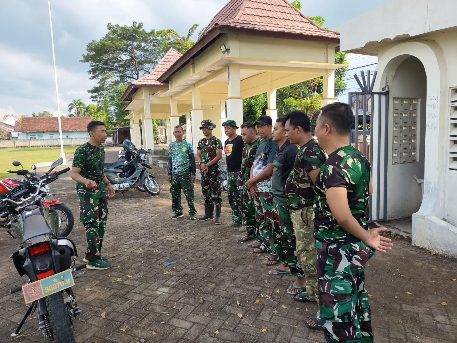 Sambut Kunjungan Tim Wasev Sterad TNI AD, Satgas TMMD Ke-128 Laksanakan Pembersihan