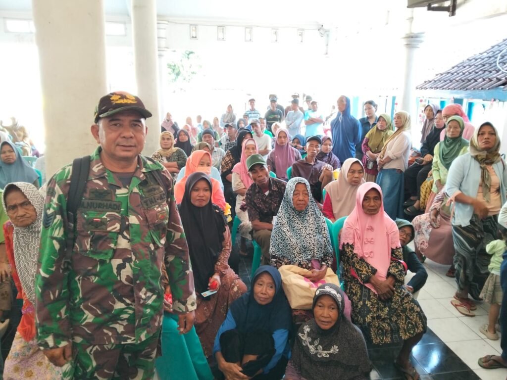 Siasat Cegah Antrean Mengular, Cara Desa di Banyuwangi Ini Bagikan Beras ke 1.121 Warga Patut Dicontoh