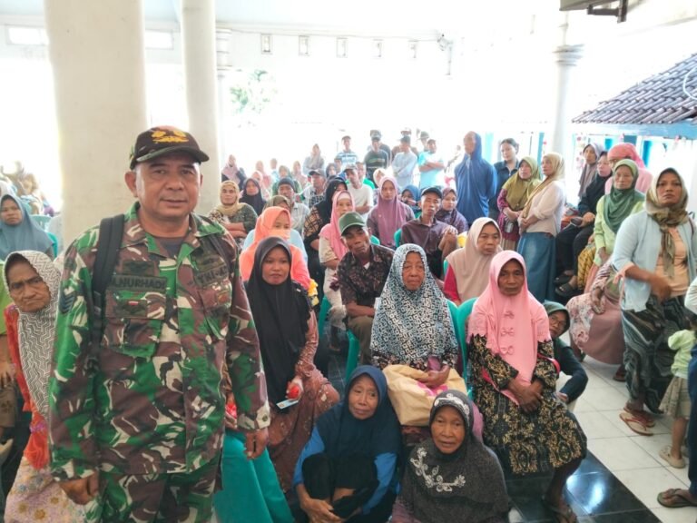 Siasat Cegah Antrean Mengular, Cara Desa di Banyuwangi Ini Bagikan Beras ke 1.121 Warga Patut Dicontoh
