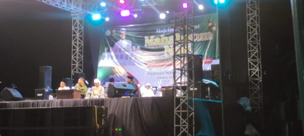 Peringati Tahun Baru Islam 1448 H, Babinsa Koramil Rogojampi Monitoring Pengamanan Kegiatan Keagamaan